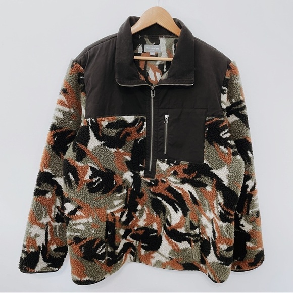 L.L. Bean Camo Print All Over Fleece Pullover Half Zip Jacket